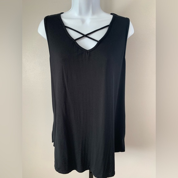 BOMBOM Black Sleeveless Top with Crisscross Detail - Picture 14 of 16